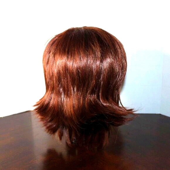 NWOT Brown Short Layered Wig - Adjustable Cap - Picture 6 of 9